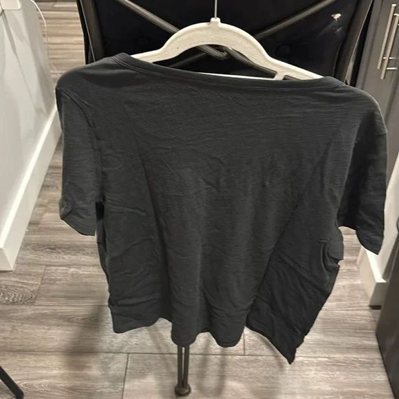 Old Navy EveryWear Slub-Knit V-Neck T-Shirt Size M (NWT) - Picture 4 of 7